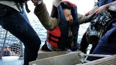 Marina libia halla 104 cadáveres de migrantes