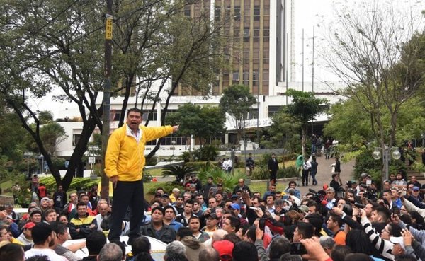 Audio: presidente de APTA amenaza con sanciones a taxistas