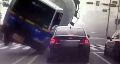 Filman momento en que camión salió de control y mató a tres personas