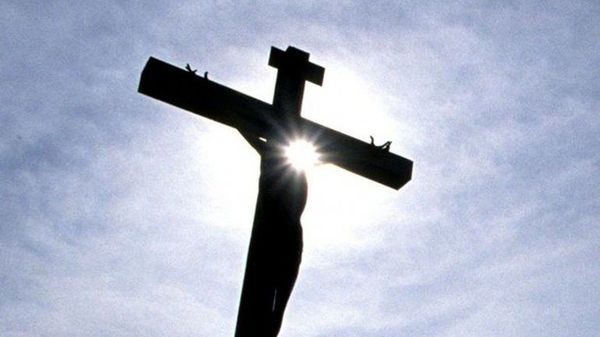 El Estado Islámico crucifica a un niño de 12 años