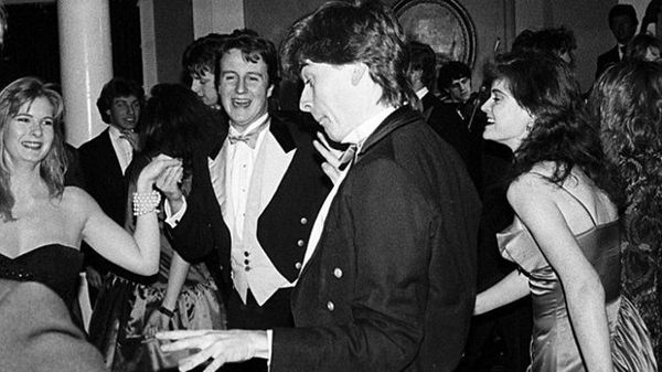 Ashcroft acusó a Cameron de participar de "fiestas sexuales con cerdos"