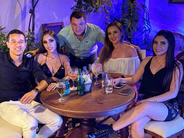 Néstor Camacho celebró su cumple con nueva chica'i