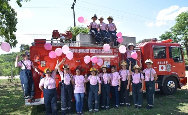 HOY / Bomberas se unen contra el cáncer de mamas