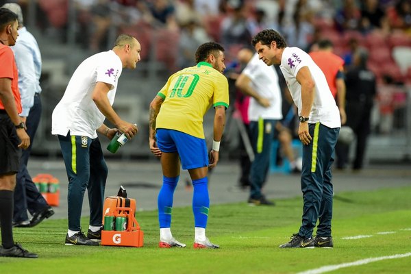 Neymar estará de baja por un tiempo a raíz de una lesión