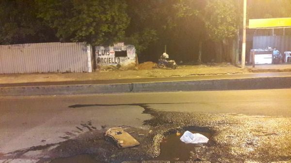 Profundo bache podía ocasionar un accidente - Crónicas Ciudadanas - ABC Color