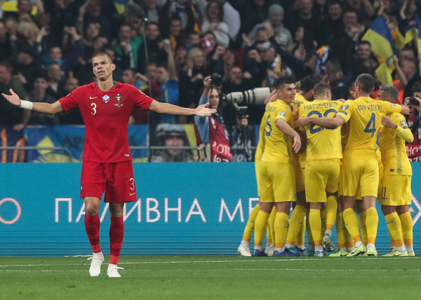 Ucrania da el golpe, vence a Portugal y clasifica a la Euro 2020