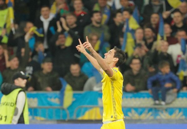 Ucrania sella su pase a la Euro - Fútbol - ABC Color