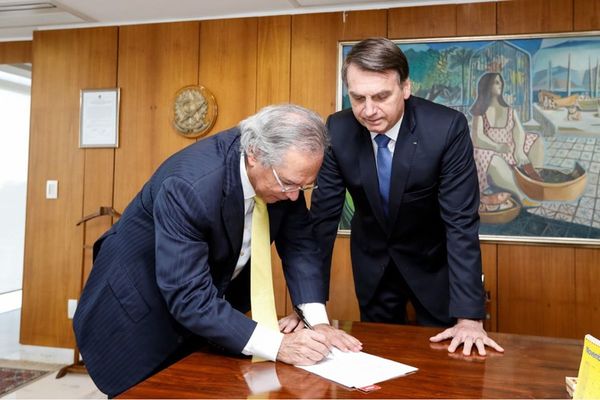 Bolsonaro duplica cota de compras; ahora es de USD 1.000