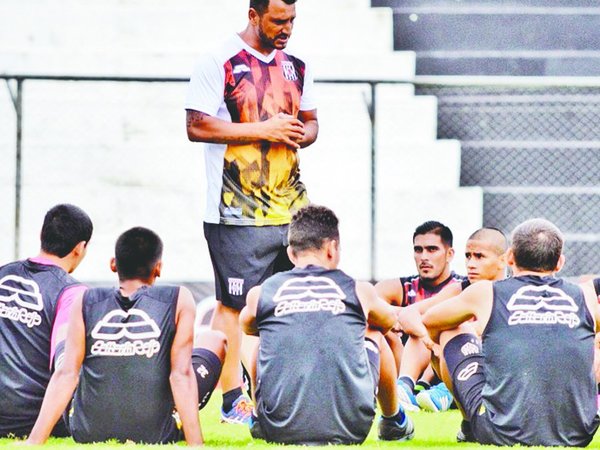Técnicos giran como calesita en Paraguay