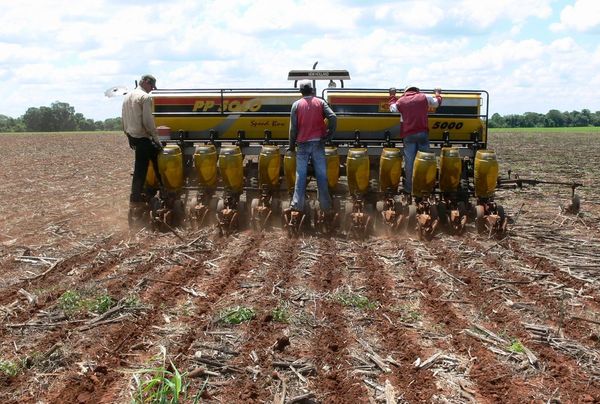 Destacan la cooperación entre agricultores