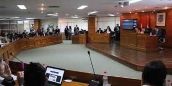 Concejales de Asunción despiden a supuestos planilleros para contratar nuevos hurreros