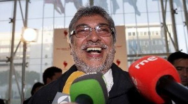 Lugo se burló de los periodistas ante una supuesta complicidad en la fuga