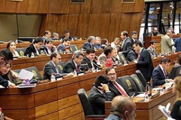 Diputados presentan proyecto de ley para restar beneficios a sus jubilaciónes