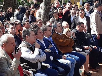 Horacio Cartes es tratado como presidente en Paraguarí