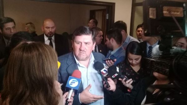 Presidente del Congreso admite que juicio político sigue latente ante la posibilidad de nuevos elementos