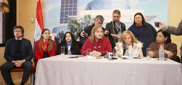 Parlamentarias repudian procedimiento de fiscal Teresa Sosa sobre orden de captura