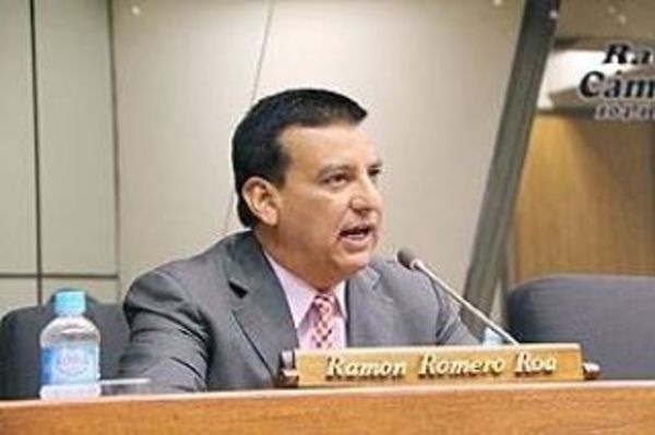 Diputado oficialista asegura que existen votos para archivar proyecto de juicio político