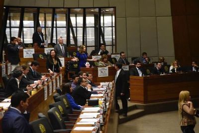 El lunes diputados tratarían juicio político contra Mario Abdo y Hugo Velázquez