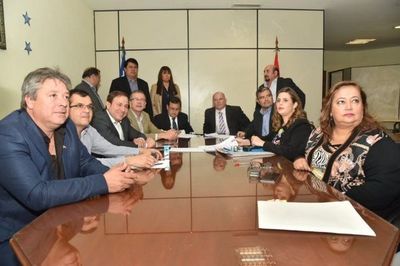 Diputados de Oposición presentaron pedido de juicio politico contra Mario Abdo, Hugo Velázquez y el ministro Benigno López