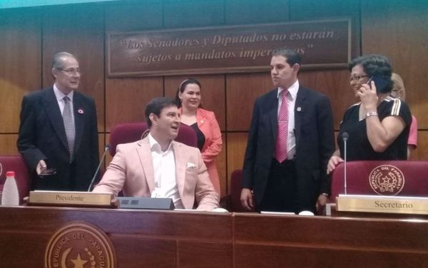 Existen votos para salvar a Mario Abdo pero no al segundo en el Ejecutivo Hugo Velázquez