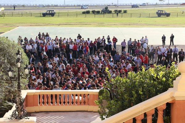 Funcionarios del Estado se unen a movilización en favor de Mario Abdo