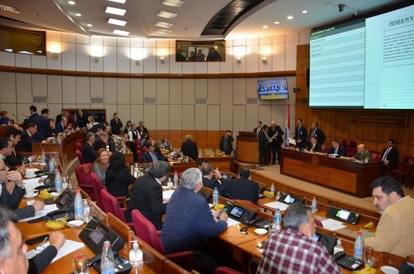 Senadores analizan acta secreta de entrega de energía al Brasil