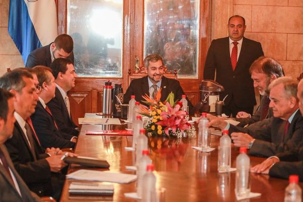 Cumbre de Poderes en Palacio de López para analizar recortes presupuestarios 2020