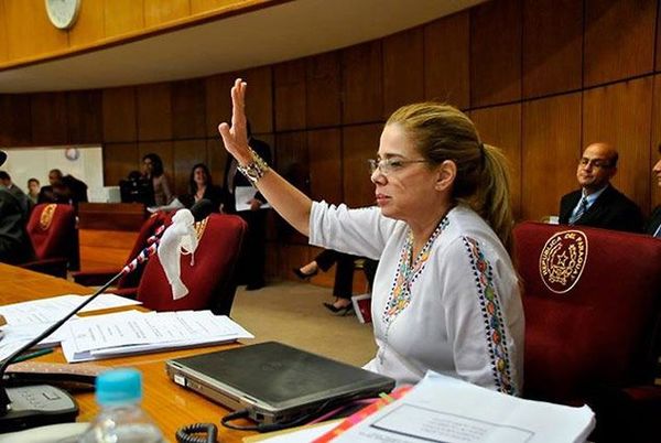 Senadora Masi admite que disminución al arancel del Tabaco no desalienta el consumo