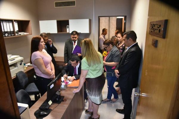 Funcionarios de Diputados en zozobra por renovación de contratos