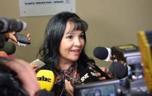 Senadora liberal admite que su salario es bajo y que el seguro médico no es digno