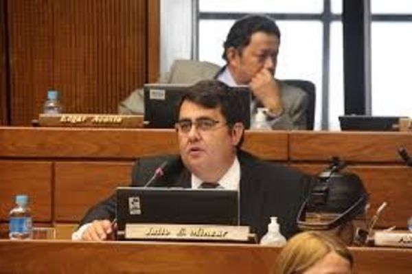 Diputado admite que el Congreso no cuenta con la confianza de la sociedad
