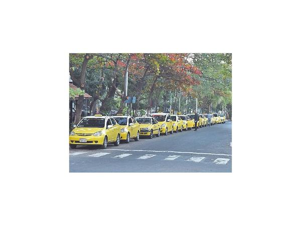 Taxistas, “obligados a cargar combustible de un solo sitio”