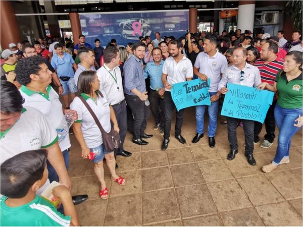 Esteños toman Terminal para evitar que administración sea entregada