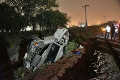 Aparatoso vuelco en ramal Ypané - Villeta - Nacionales - ABC Color