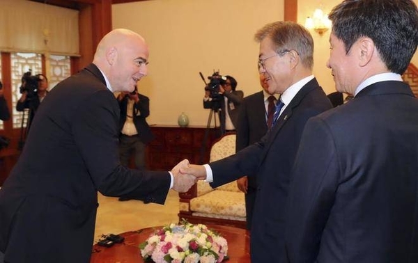 HOY / El presidente de la FIFA presenciará histórico partido entre las dos Coreas