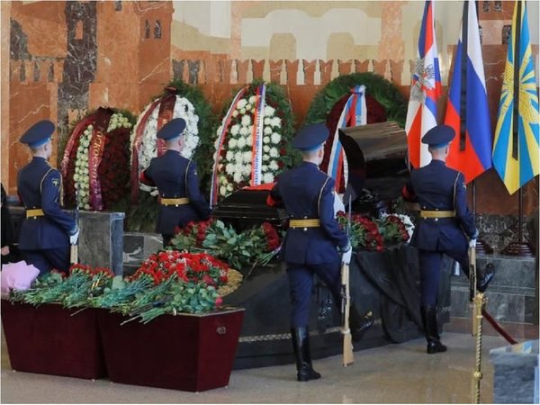 Despiden al cosmonauta y primer caminante espacial Alexéi Leónov