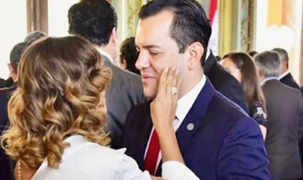 Marly Figueredo dijo que su marido 'siempre es aplaudido y bien recibido donde quiera que vaya'
