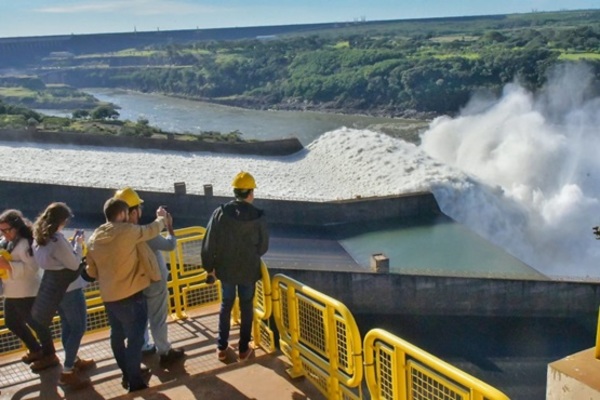 Itaipu recibió casi 500 mil visitas en lo que va del año