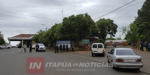 POLICÍA GARANTIZA TRÁNSITO SOBRE PUENTE SAN ROQUE GONZÁLEZ