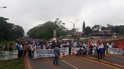 Unos 1.200 productores cierran ruta - Nacionales - ABC Color