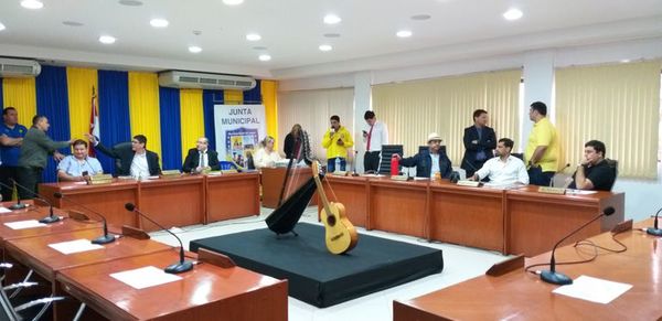 Concejales liberales hicieron el vacío a hijo de González Daher que vuelve a la Junta Municipal - Nacionales - ABC Color