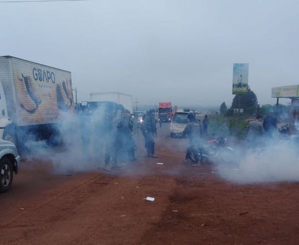 Desalojan a campesinos en cierre de ruta en Pedro Juan Caballero - Nacionales - ABC Color