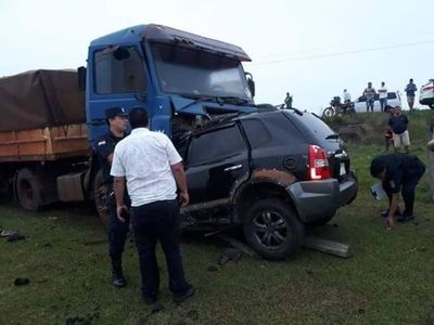 Mujer chocó y falleció cuando acompañaba traslado de restos de su madre
