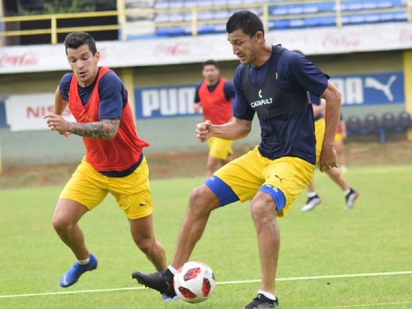 Luqueño entrena con media concentración