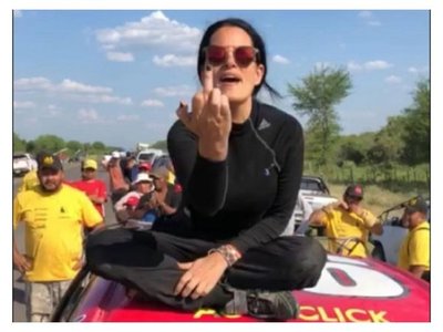 La piloto realizó una polémica celebración