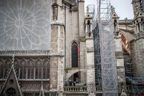 El andamio sobre Notre Dame sigue haciendo pesar la amenaza del derrumbe - Cultura - ABC Color