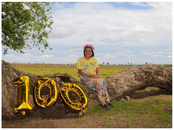 Le hacen una sesión de fotos a abuelita  por sus 100 AÑOS