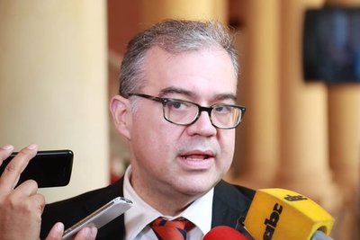 Ullón perderá su banca como concejal si no se presenta a la Junta de Asunción » Ñanduti