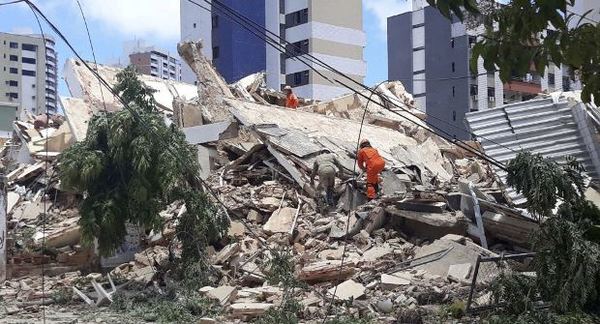  Derrumbe de un edificio de siete pisos en la ciudad brasileña de Fortaleza | .::Agencia IP::.