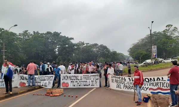 “Tomateros” protestan contra el contrabando en Caaguazú